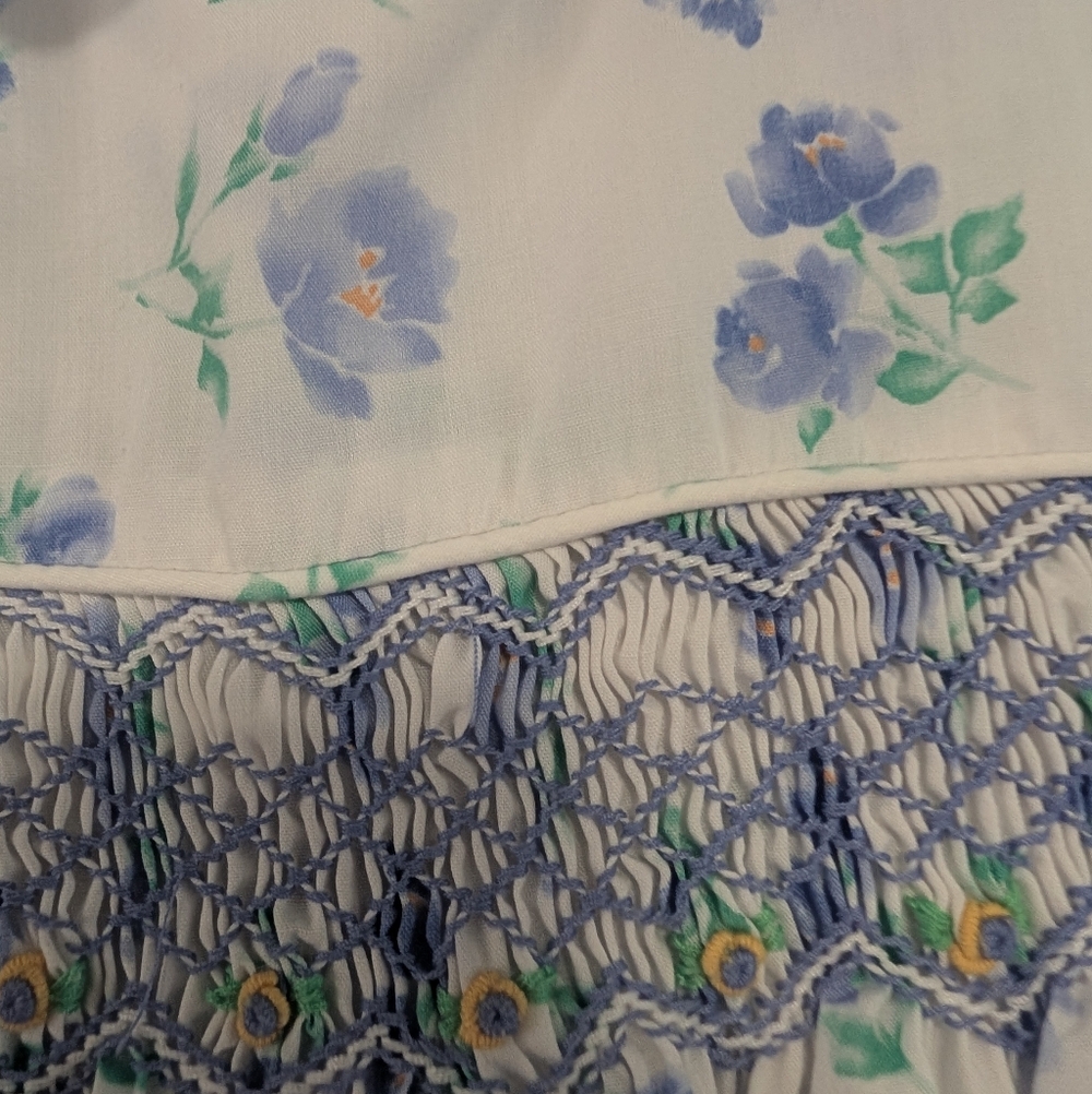 Rare Editions White Dress with Blue Floral Smocking Girls Size 4T - Picture 5 of 7